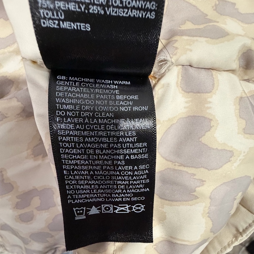 The North Face Arctic Parka Gardenia White / Silver Grey Leopard Print Interior - Picture 9 of 16